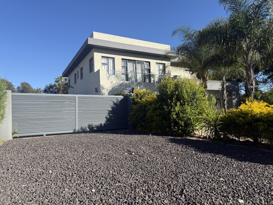 5 Bedroom Property for Sale in The Islands Estates North West